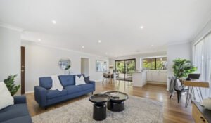 Stylish Family Home with Huge Backyard & Powered Workshop!!